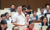 Asamblea Nacional de Vietnam continúa debatiendo la situación socioeconómica 