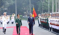 Ministro de Defensa de Malasia visita Vietnam