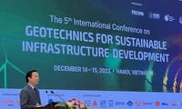 Viceprimer ministro asiste a Conferencia Internacional sobre Geología Técnica e Infraestructura 
