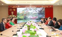 Dirigente de Hanói se reúne con presidenta de la Asamblea General de la UNESCO 