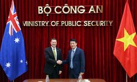 Ministro de Seguridad Pública de Vietnam recibe a embajador de Australia