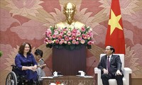 Vicepresidente del Parlamento vietnamita recibe a senadora estadounidense