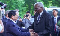 Premier de Vietnam recibe al dirigente legislativo de Cuba para funeral de Estado de Nguyen Phu Trong