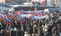俄罗斯民众举行集会支持普京