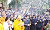 中国游客与越南庙会