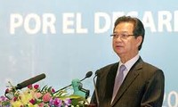 阮晋勇出席越南拉美贸易与投资论坛开幕式