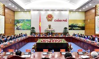 越南新一届政府举行首次工作例会