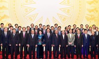越南12届和13届政府成员见面会举行