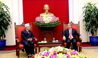 越共中央经济部部长阮文平会见尼泊尔共产党(联合马列)代表团