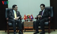 越南政府副总理兼外长范平明在老挝的活动