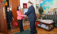 越南共产党代表团访问俄罗斯