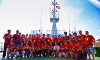 “庆和省青年为了家乡海洋岛屿”日在芽庄市举行
