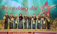 纪念越南荣军烈士节70周年的“缅怀战友”艺术晚会在河内举行