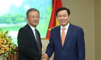 越南政府副总理王庭惠会见友邦保险集团首席执行官黄经辉