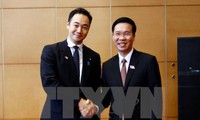 越共中央宣教部部长武文赏会见日本自由民主党青年局代表团