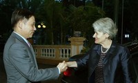 越南UNESCO国家委员会主席同UNESCO总干事会谈