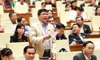 越南国会讨论两项法律草案