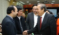 越南政府常务副总理张和平向河内五官科医院医生致以节日祝贺