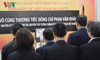 国际友人、海外越南人吊唁前总理潘文凯