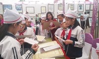 “黄沙长沙归属越南——历史和法理证据”地图和资料展在和平省举行