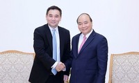 阮春福会见泰国海湾能源发展公司创始人拉达纳瓦迪