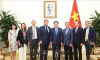 越南政府副总理王庭惠会见英国首相贸易特使艾德·维济