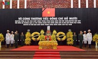 原越共中央总书记杜梅吊唁仪式正式举行
