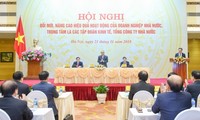 阮春福主持越南国有企业革新会议