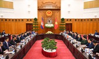 阮春福与柬埔寨首相洪森举行会谈