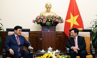 越南政府副总理兼外长范平明会见韩国外交部次官、韩国东盟高官会代表团团长尹淳久