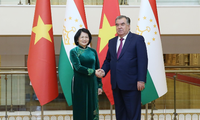 越南国家副主席邓氏玉盛在塔吉克斯坦与各国领导人举行双边接触