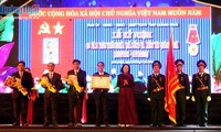 越南国家副主席邓氏玉盛出席茶蓬和广义省西部起义60周年纪念大会
