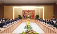 阮春福与柬埔寨首相洪森举行会谈