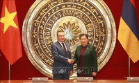 推动越南国会和亚美尼亚议会的外交合作