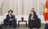 越南国会主席王庭惠会见韩国大企业代表