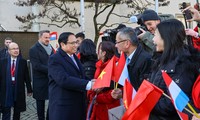卢森堡首相贝泰尔主持仪式欢迎越南政府总理范明政一行