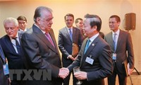越南政府副总理陈红河会见各国和国际组织领导人
