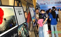 “青年与家乡海洋岛屿”资料图片展在广南省举行