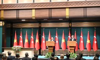 范明政与土耳其副总统杰夫代特·伊尔马兹举行记者会
