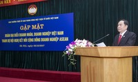  Tran Thanh Mân rencontre les entrepreneurs vietnamiens exemplaires 