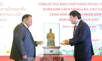 Le secrétaire général du PPR et président du Laos visite Nghe An
