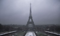  France: la tour Eiffel fermée en raison des conditions météo