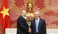 Une délégation du ministère ministère cubain des Affaires étrangères en visite au Vietnam