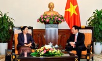 La vice-ministre laotienne des Affaires étrangères reçue par Pham Binh Minh