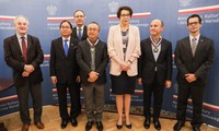 La Pologne remet sa plus haute distinction honorifique à l’artiste du peuple Dang Thai Son