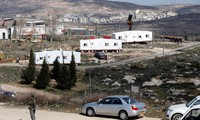 La police israélienne évacue des colons installés à Amona