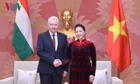 Le vice-président du Parlement hongrois reçu par Nguyên Thi Kim Ngân