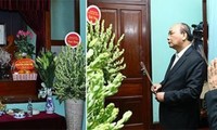 Nguyên Xuân Phuc rend hommage au président Hô Chi Minh