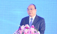 Nguyên Xuân Phuc à la conférence du Conseil de la région économique de pointe du Centre