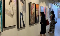 Exposition de peintures sur les femmes vietnamiennes à Singapour